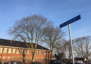 Straatnaambordje geplaatst
